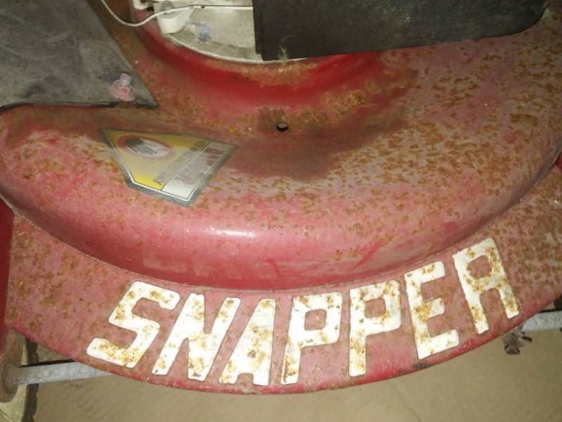 lot 260 image: 22 inch Snapper self-propelled mower bagger.