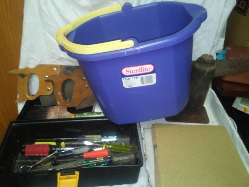 lot 262 image: Tools, sandpaper, Jack bucket.
