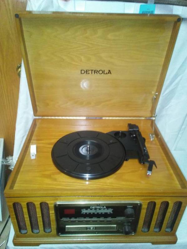 lot 267 image: Detrola, CD, phono, AM FM cassette.