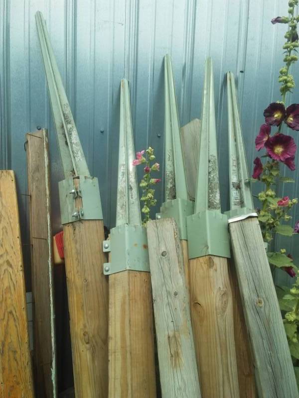 lot 274 image: 8 - 4 x 4 x 6 foot fence post, 5 with metal 2 ft spikes