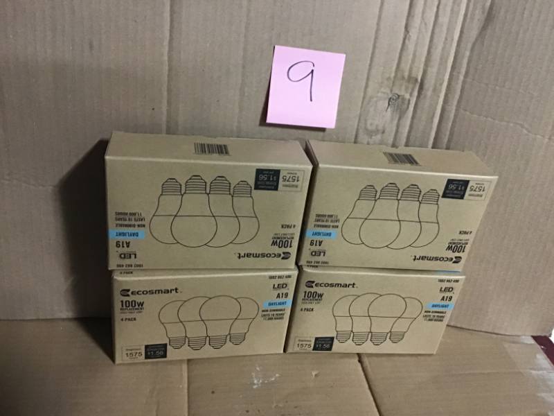 EcoSmart 100-Watt Equivalent A19 Non-Dimmable LED Light Bulb Daylight (4-Pack) not used