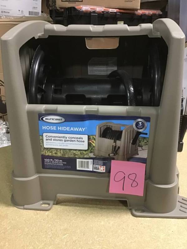 Suncast 100 ft. Hose Hideawayin good condition