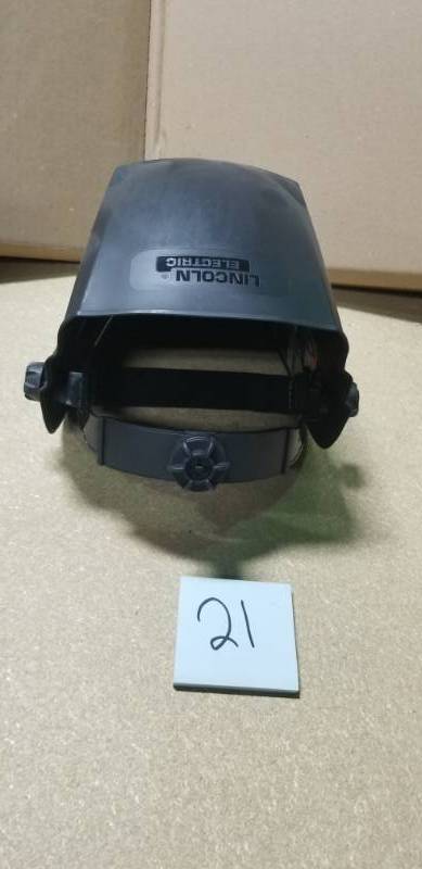 lot 21 image: Lincoln Electric Auto-Darkening Welding Helmet with No.11 Lens (1.38 x 3.82 in. Viewing Area) in good condition