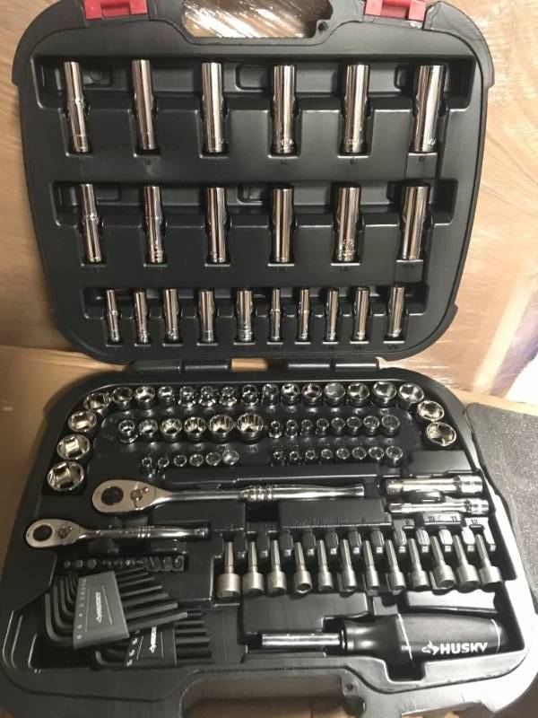 lot 7 image: Husky Mechanics Tool Set (111-Piece) in good condition