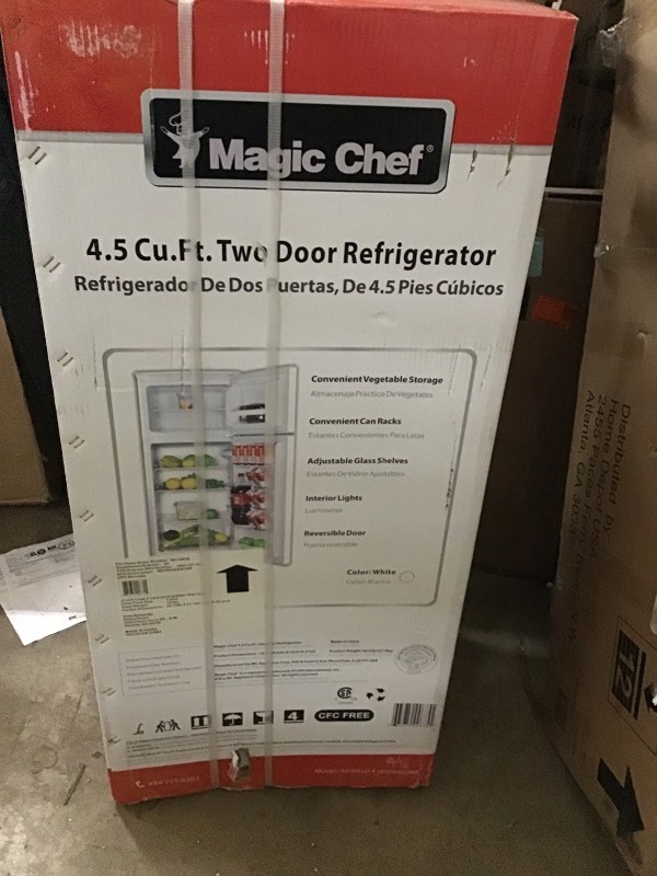 lot 111 image: Magic Chef 4.5 cu. ft. Double Door Mini Fridge in White in good conditions