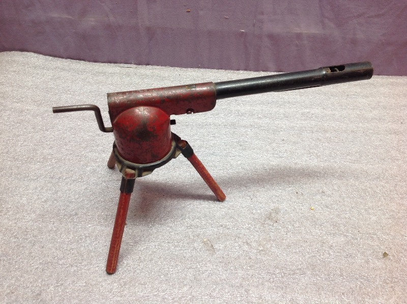 lot 6 image: Vintage Spring Action Machine Gun