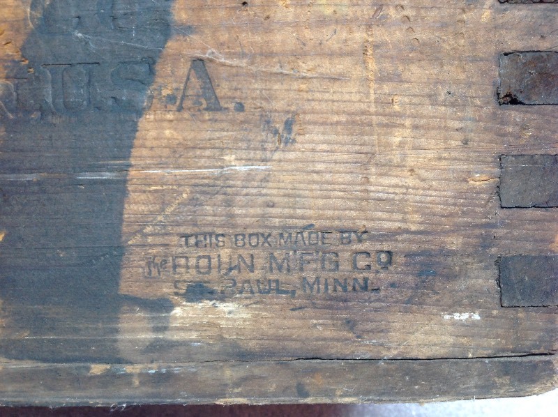 lot 9 image: Early Shot Gun Shell Wood Box