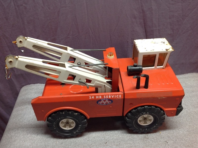 lot 16 image: Tonka Tow Truck