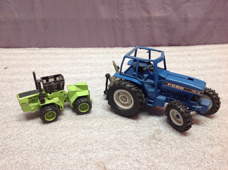 lot 19 image: Toy Tractors