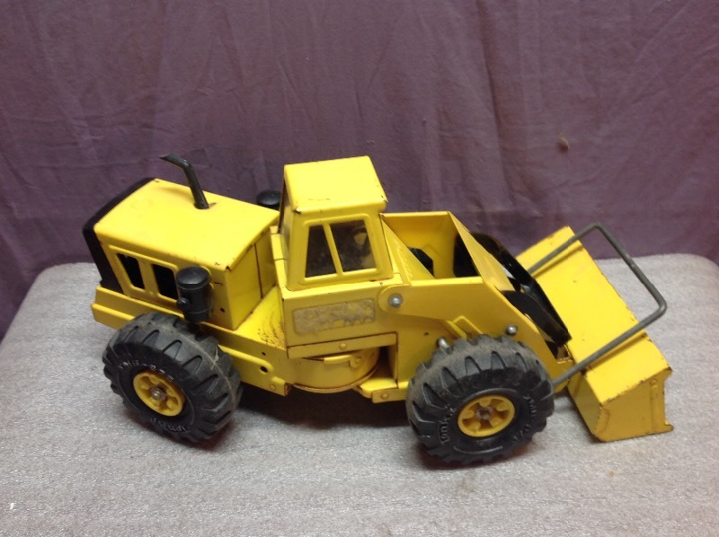 lot 23 image: Tonka Payloader