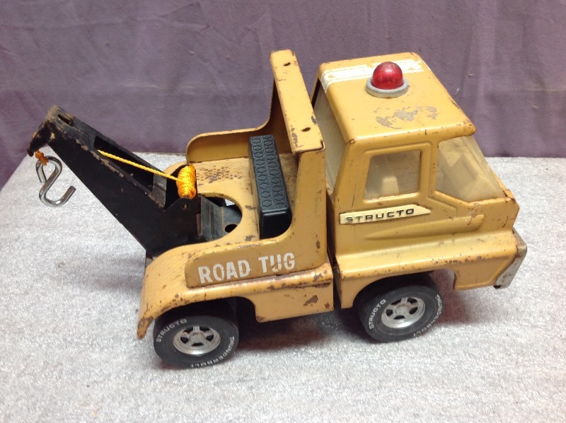 lot 24 image: Structo Road Tug