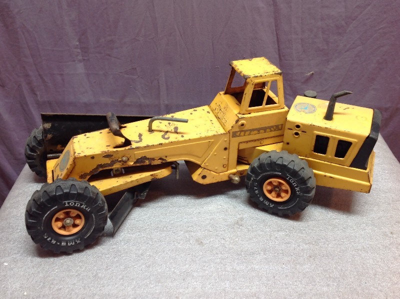 lot 26 image: Tonka Road Grader & Truck