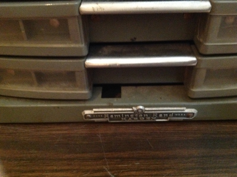 lot 39 image: Metal Storage Cabinet