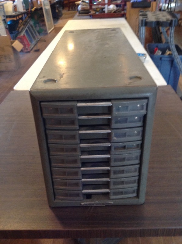 lot 40 image: Metal Storage Cabinet
