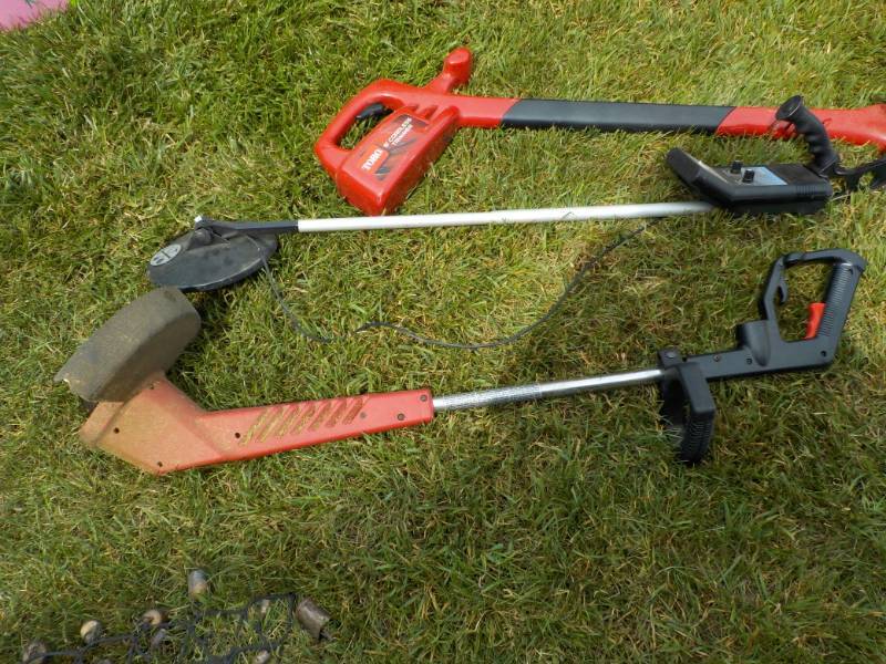 2 Trimmers and 1 Metal Detector...
