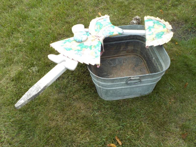Metal Tub and Girl Outdoor Dcor...