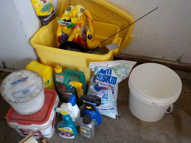Outdoor Seasonal Supplies in Covere...