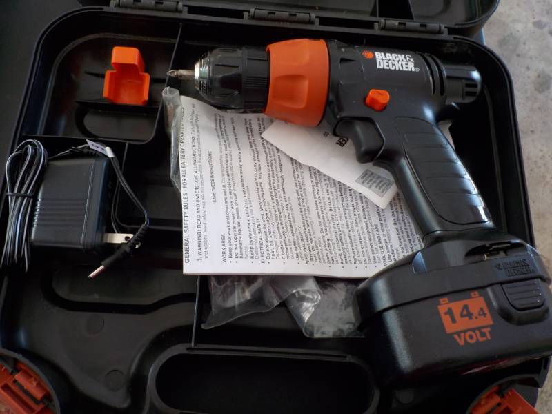 Black and Decker Drill with Battery...