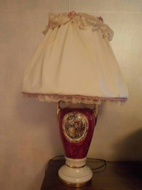 Victorian Lamp no chips no cracks...