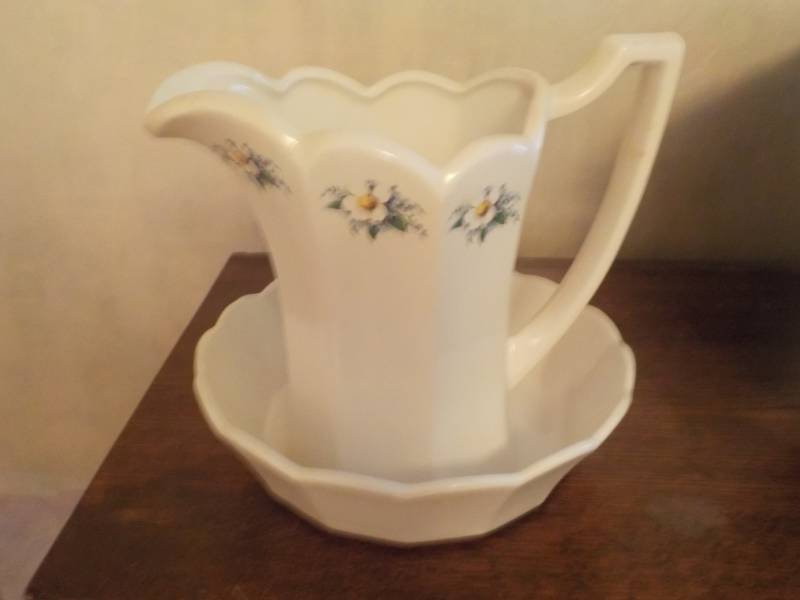 McCoy Pitcher and Bowl no chips no...