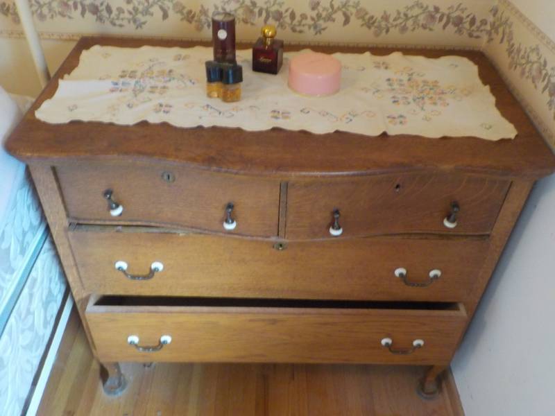 Vintage Oak 4 Drawer Dresser with O...