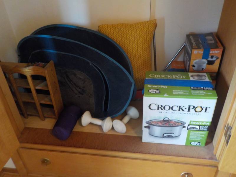 Lot of Crock Pots, Toastmaster, Exe...