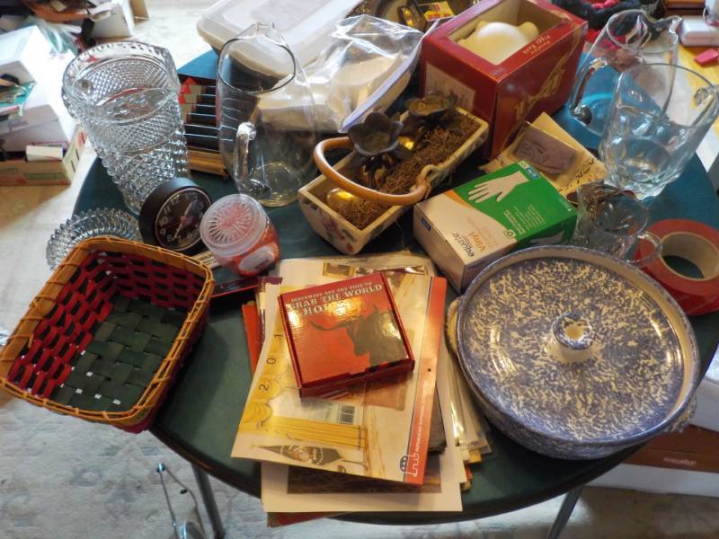 Lot of Kitchen Misc see all pictur...