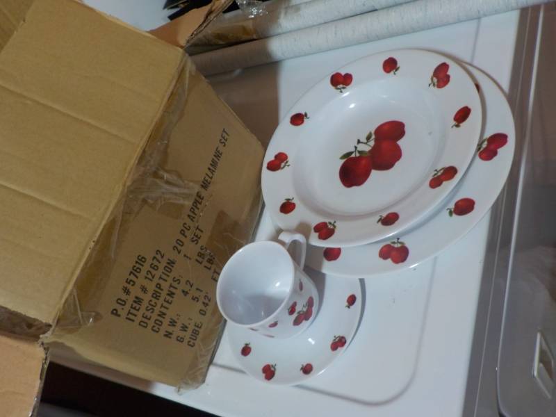 20 piece Apple Melamie Set new in ...