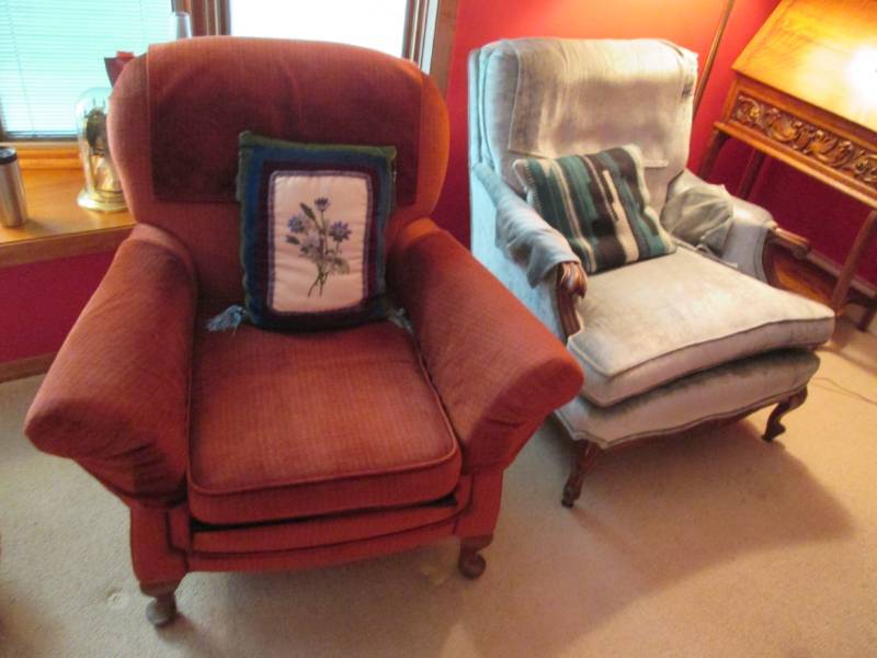2 Chairs and Pillows in good condi...