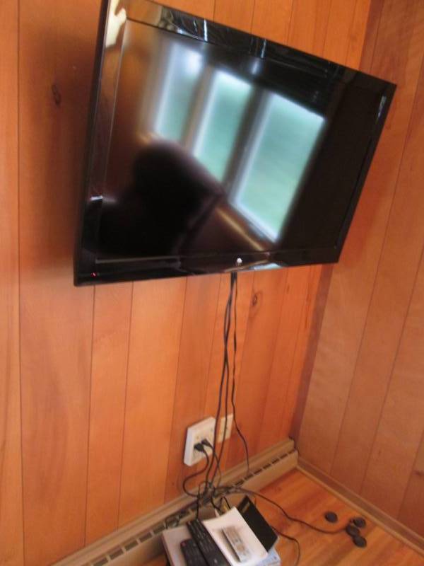 40 Westinghouse TV works...