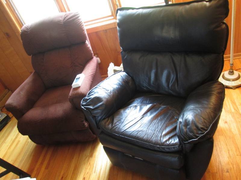 2 Reclining Chairs in good conditi...