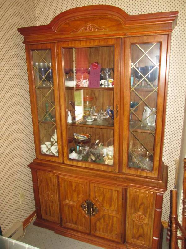 Hutch- 2 pieces that Lights Up, 50...