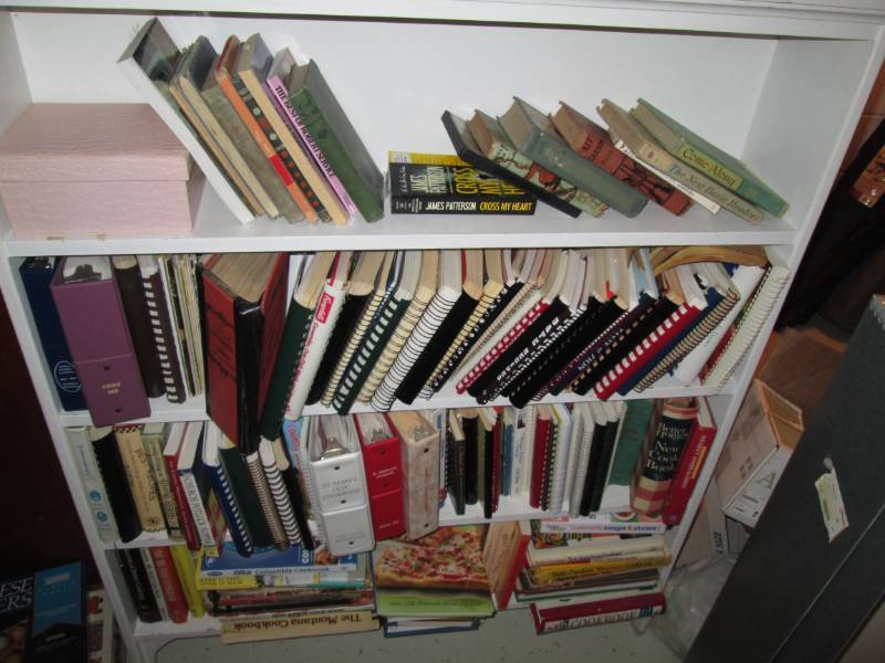 Wall Shelving Unit including Cookin...