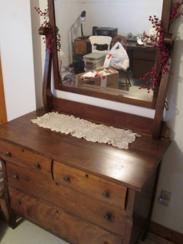 4 Drawer Solid Wood Vintage Dresser...