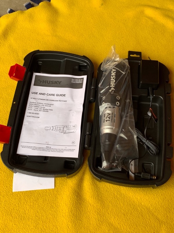 lot 8 image: Husky 12 Volt Cordless Ratchet, 38 Drive H38CPRAT