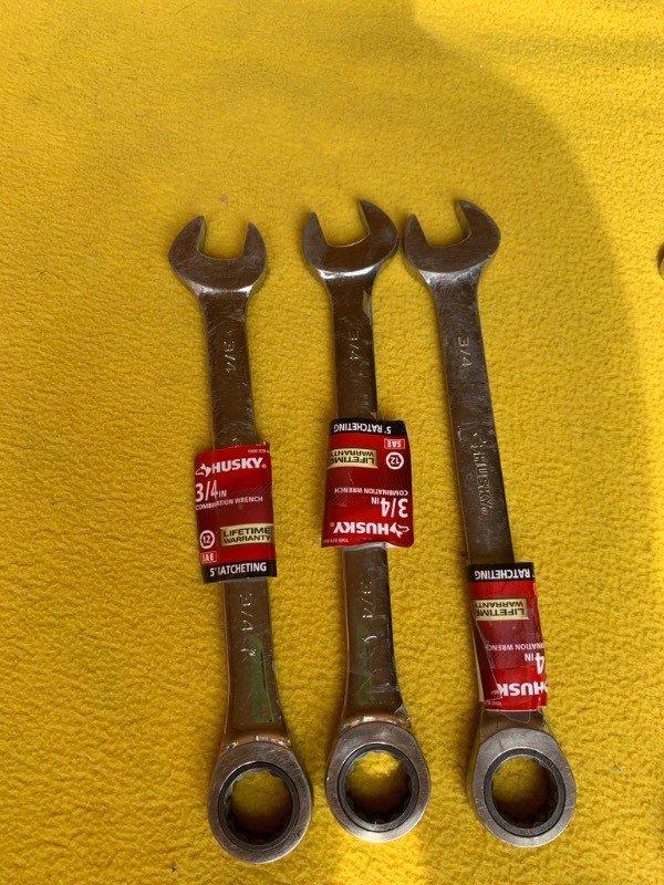 lot 58 image: Husky Assorted Wrench Lot- SAEMM Combination Ratcheting Wrenches