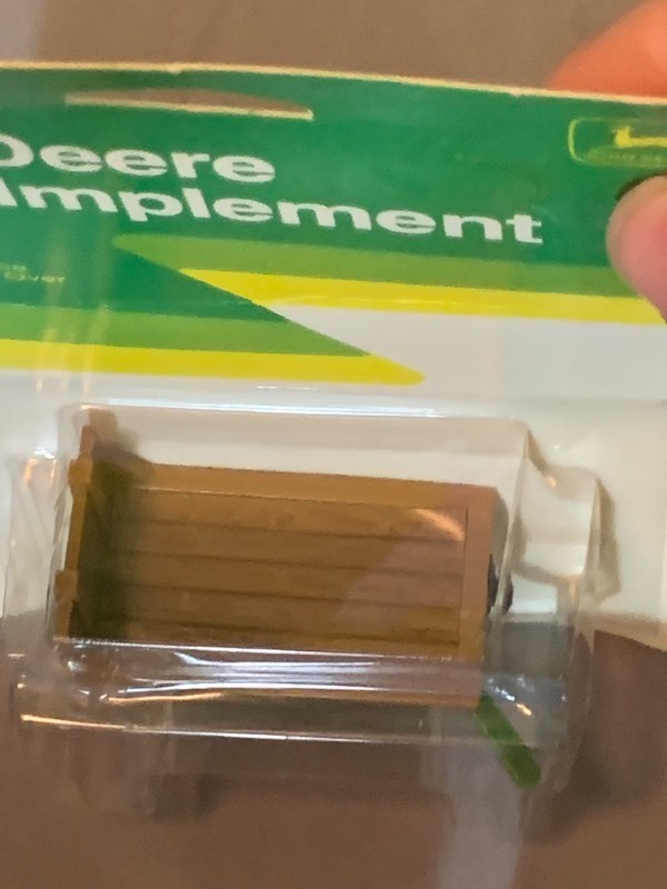 lot 66 image: Vintage John Deere Toy Tractors - 1973, 1986, 1992 ERTL