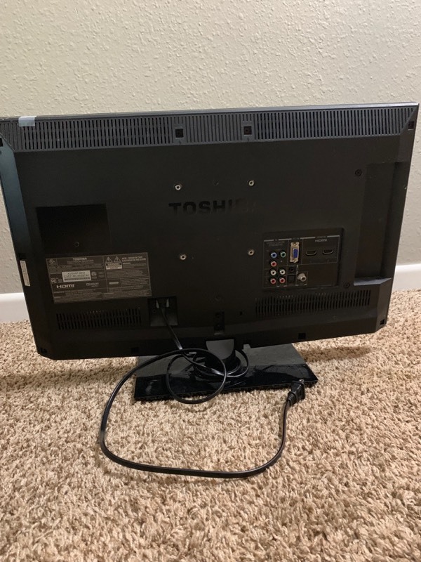 lot 77 image: Toshiba 24 1080p LED TV 24L4200D