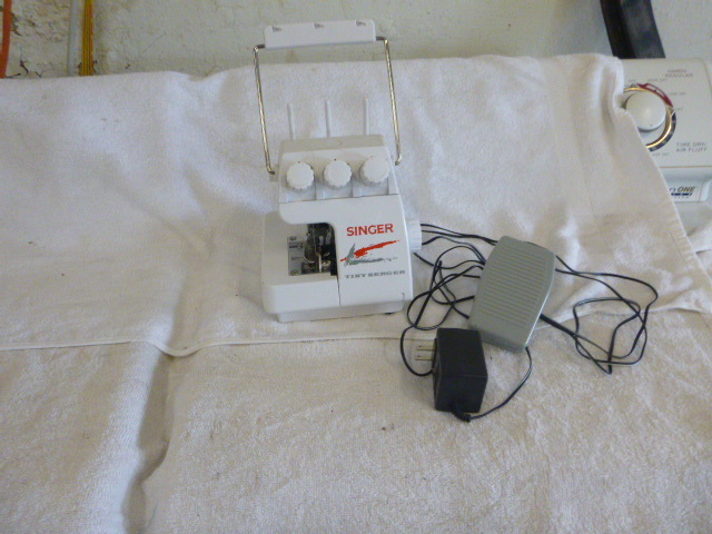 Singer Tiny Serger