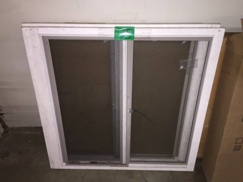 lot 75 image: 2- Windows wscreens combo