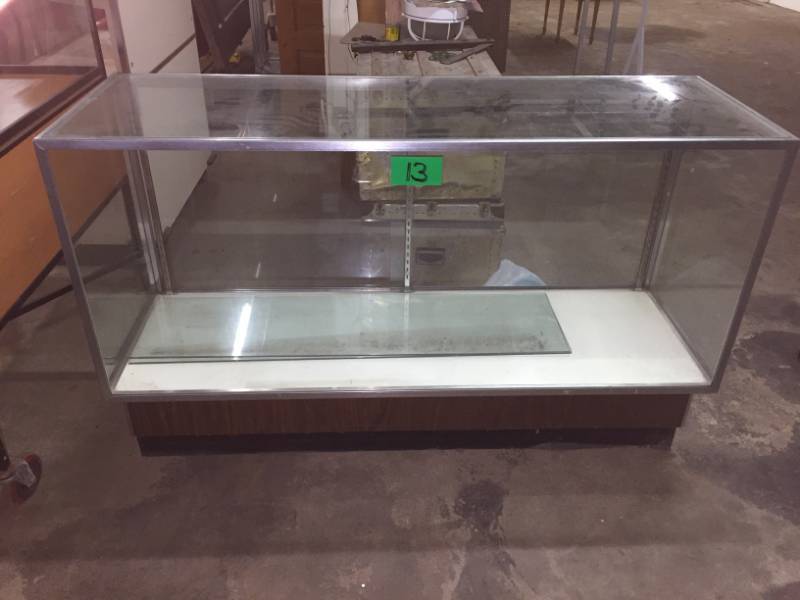 lot 13 image: Full View Showcase wdoors