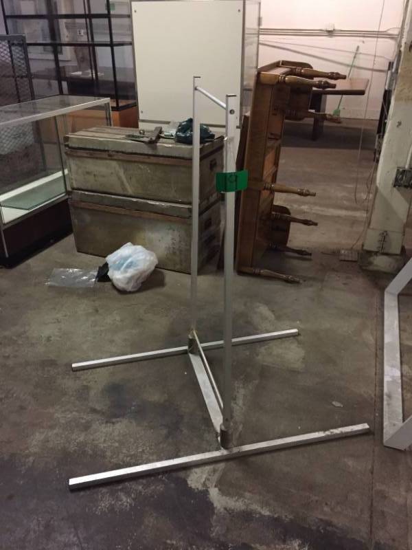 lot 19 image: Sign Holder Large Aluminum