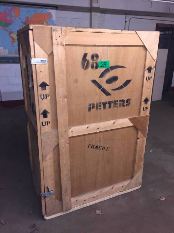 lot 29 image: Crate