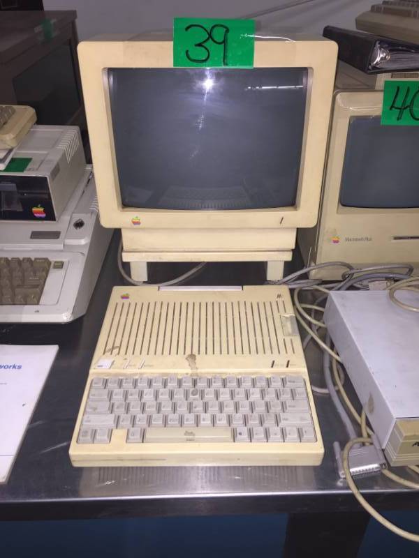 lot 39 image: Apple Color Monitor, Apple 2C Model A2S 4000