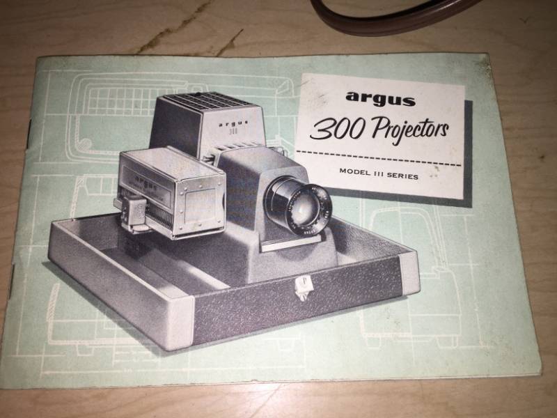 lot 49 image: Projector Selectron Mid-Century in custom wood carry case