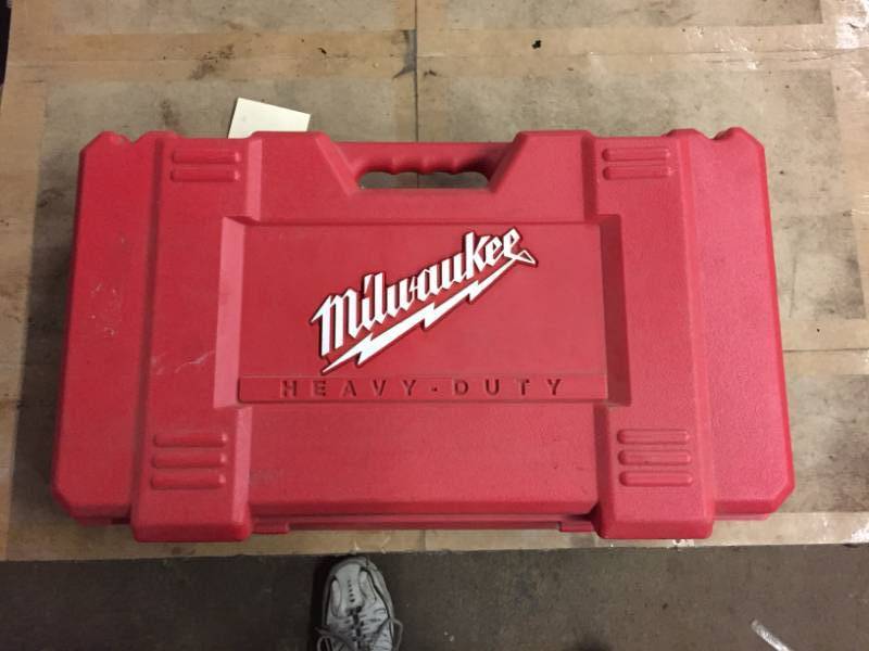 lot 88 image: Milwaukee Drill 18V wcharger & 2 batteries
