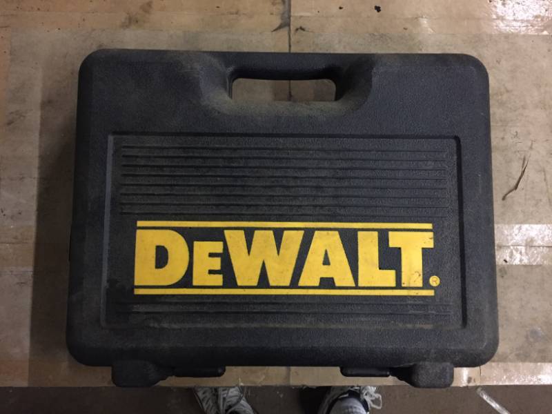 lot 90 image: DeWalt Drill 12V wcharger