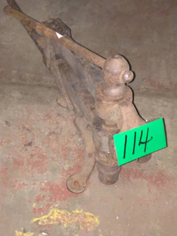 lot 114 image: Antique Vise