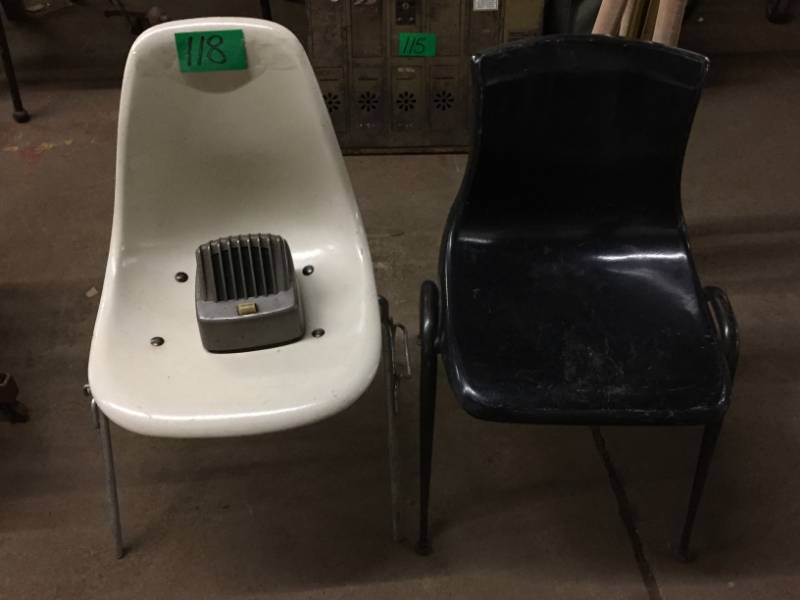 lot 118 image: Mid-Century Chairs Herman Miller (White) and Brunswick (black)