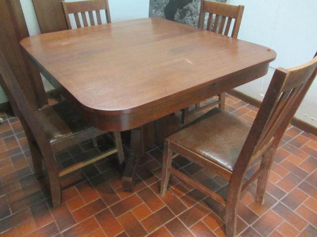 lot 51 image: Antique Split Pedestal Table, Chairs